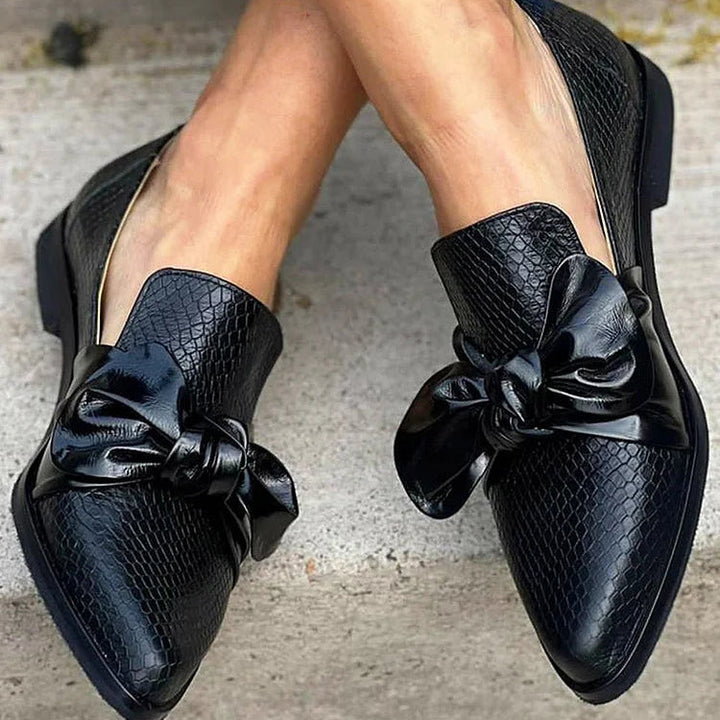Monica Secrets | Black Loafer With Shiny Bow