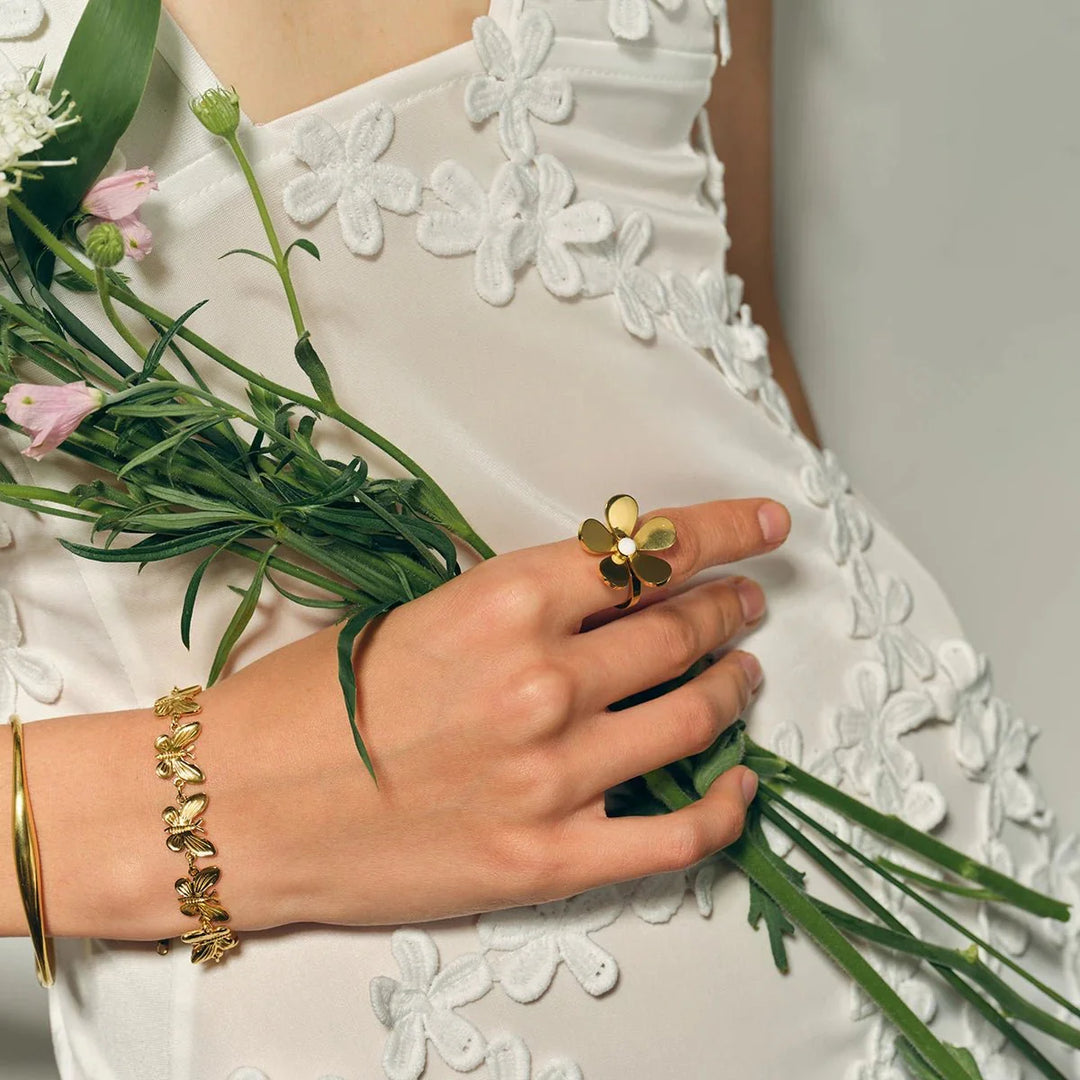 18k Dainty Daisy Floral Ring