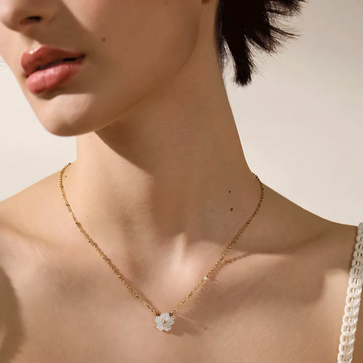18k Dainty White Floral Necklace