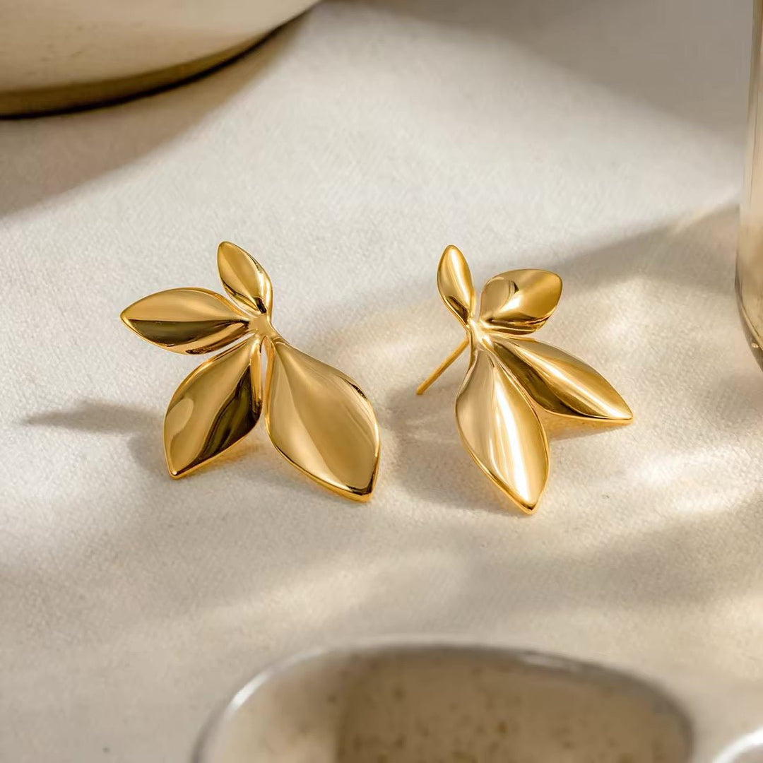 18k Glamorous Gold Floral Stud Earrings & Ring