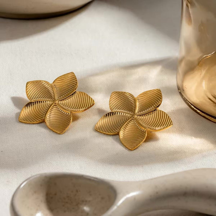 18k Glamorous Gold Floral Stud Earrings & Ring