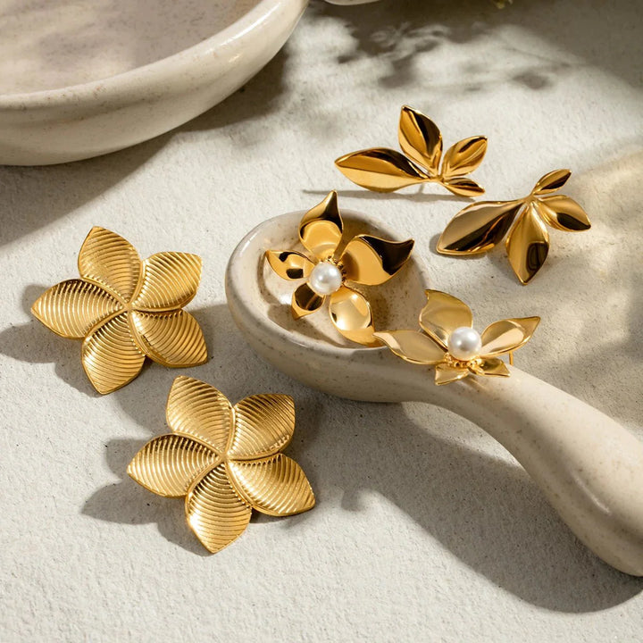 18k Glamorous Gold Floral Stud Earrings & Ring