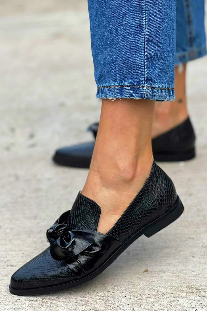 Monica Secrets | Black Loafer With Shiny Bow