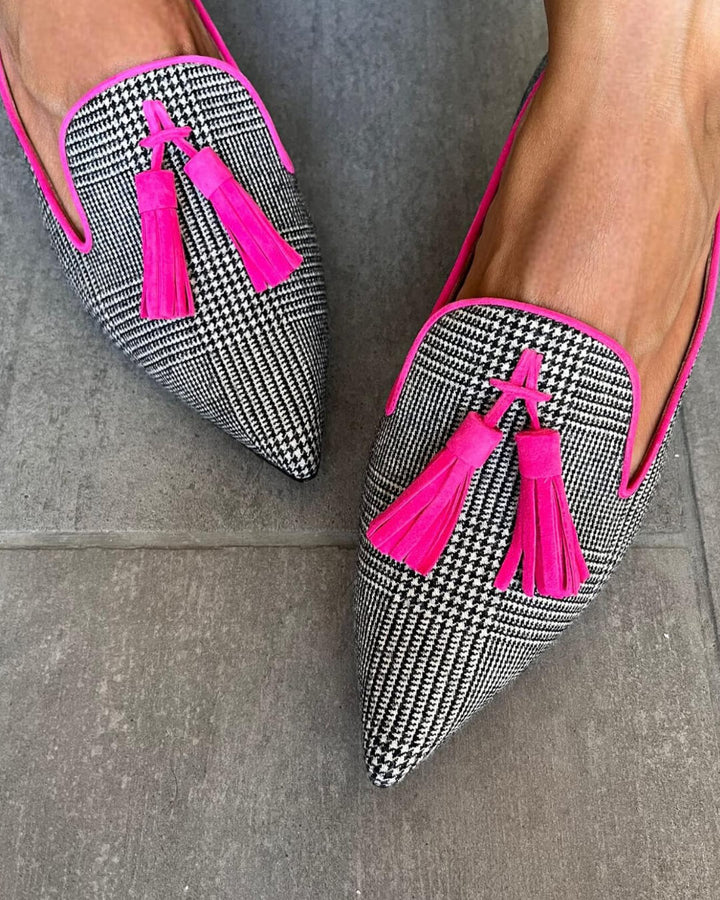 Monica Secrets | Pointed Loafer With Fluorescent Fringes