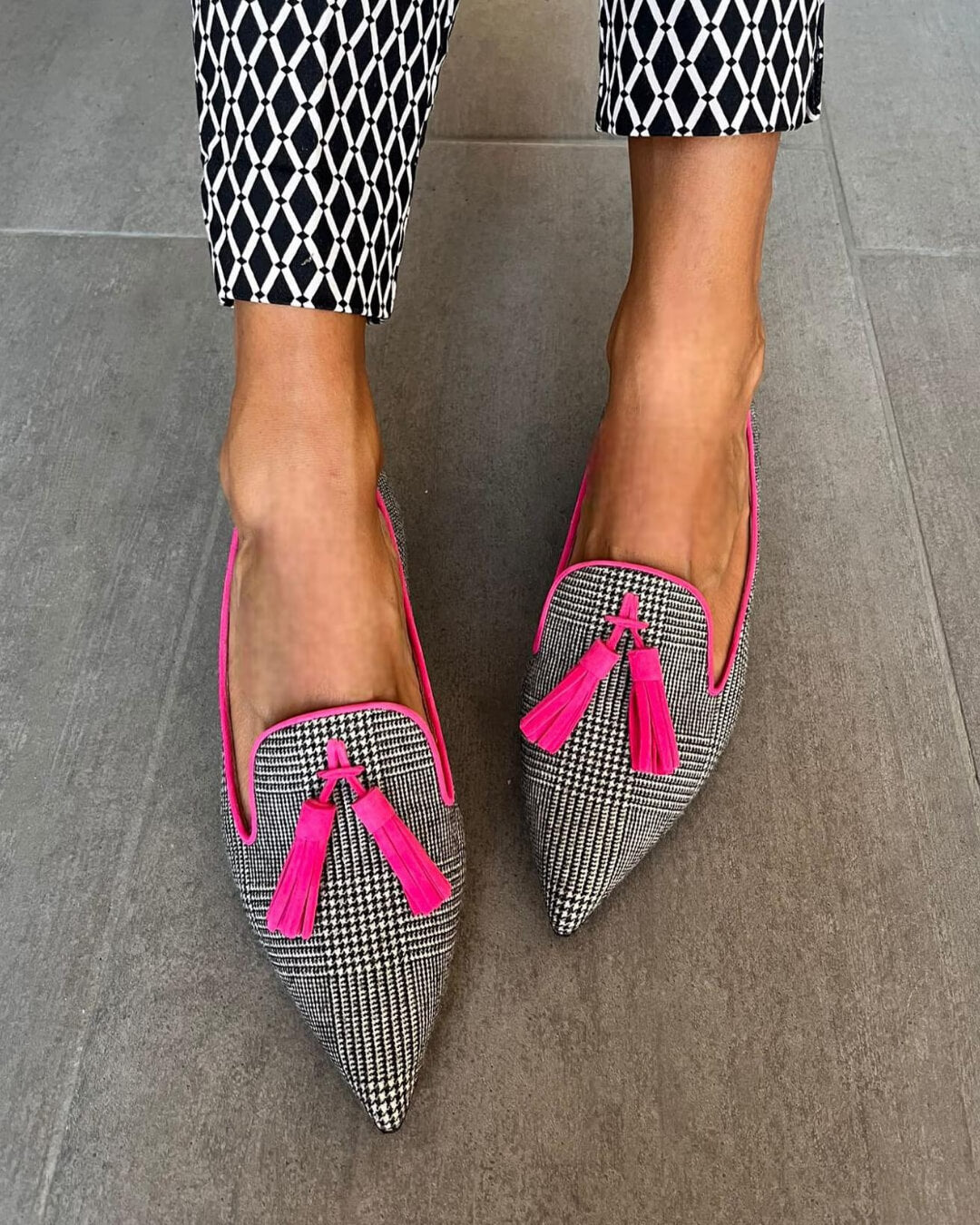Monica Secrets | Pointed Loafer With Fluorescent Fringes