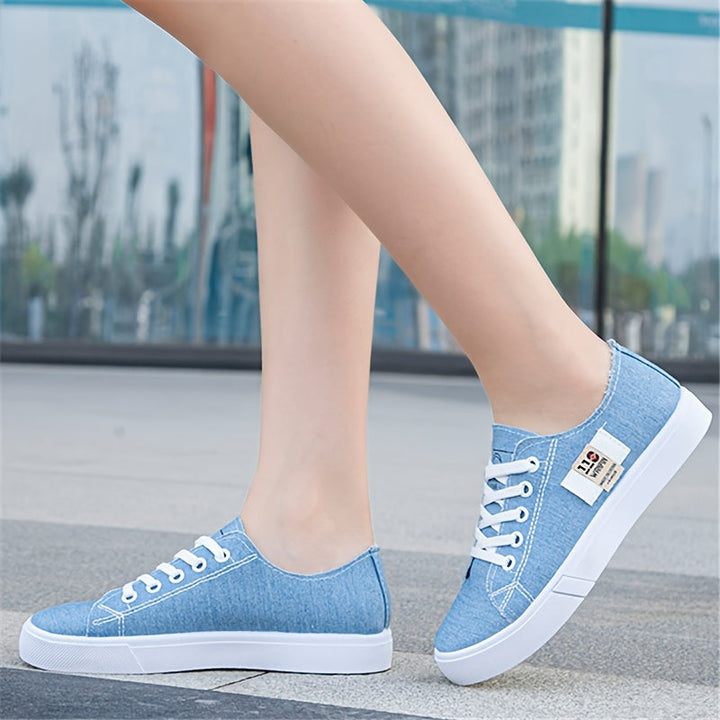 Monica Secrets | Timeless Low-Top Sneakers