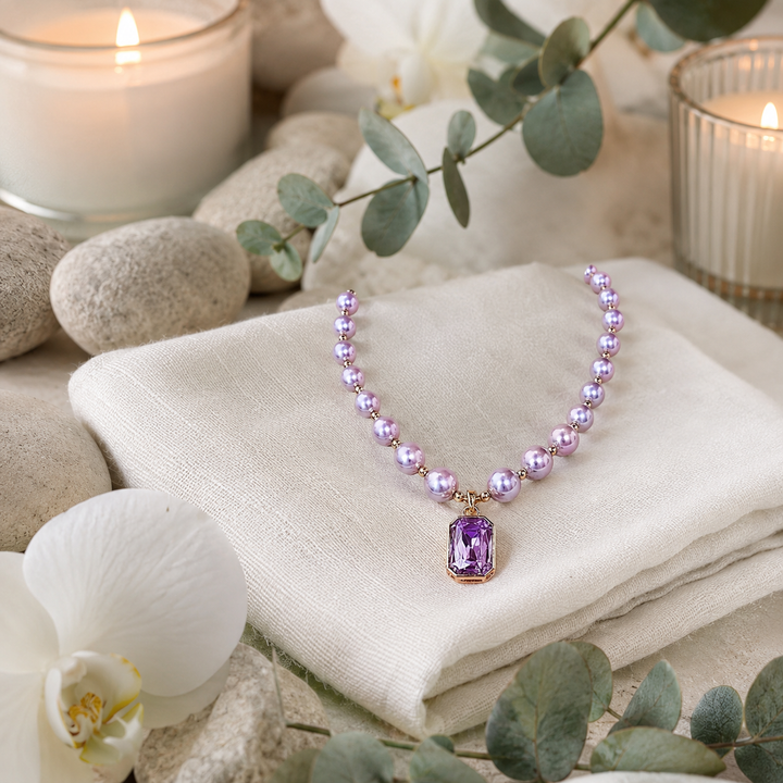 Gleaming Pearl Necklace