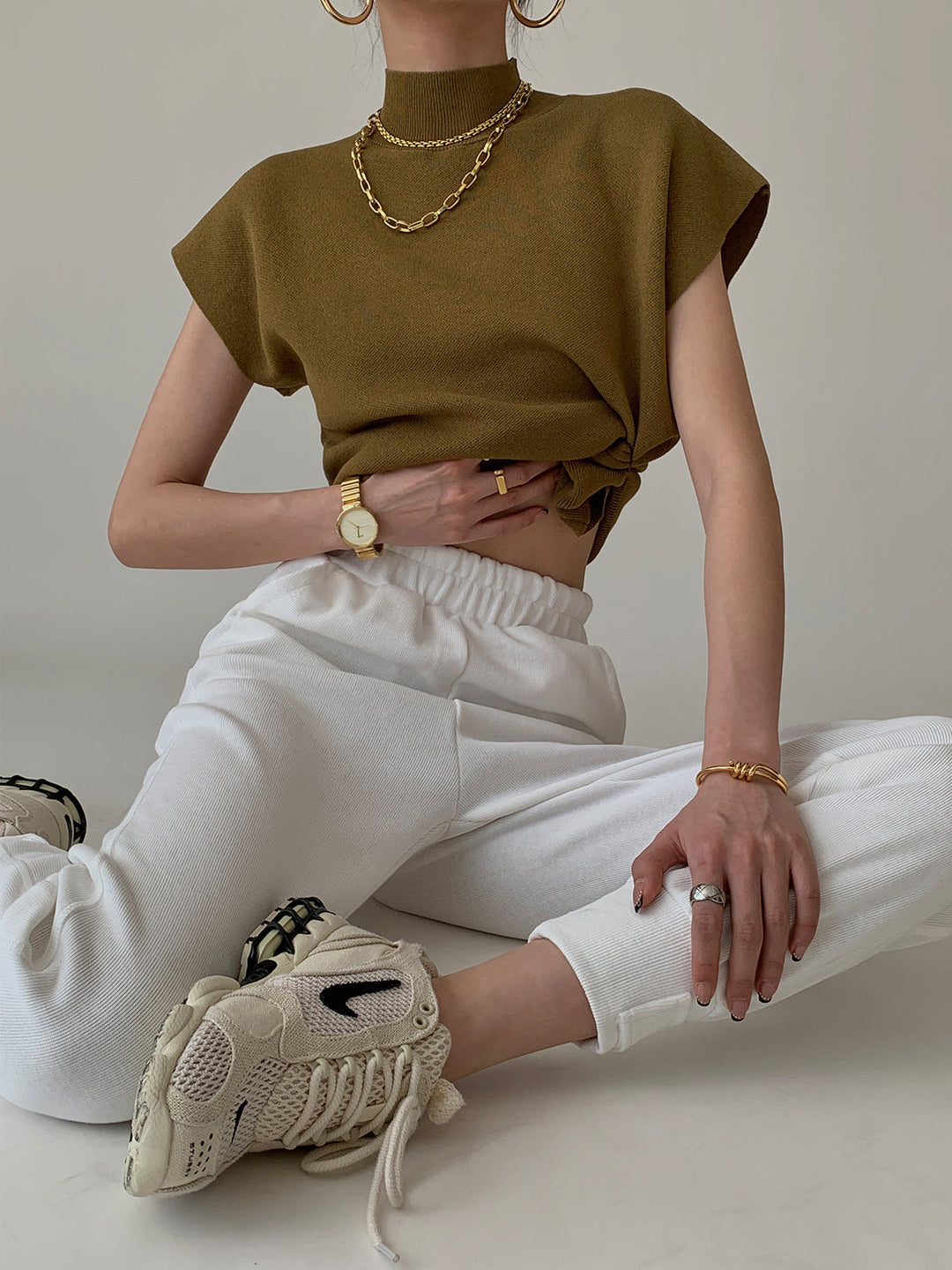 Monica Secrets | Sleeveless High Neck Top - Elegant Loose Fit - Casual Chic Design