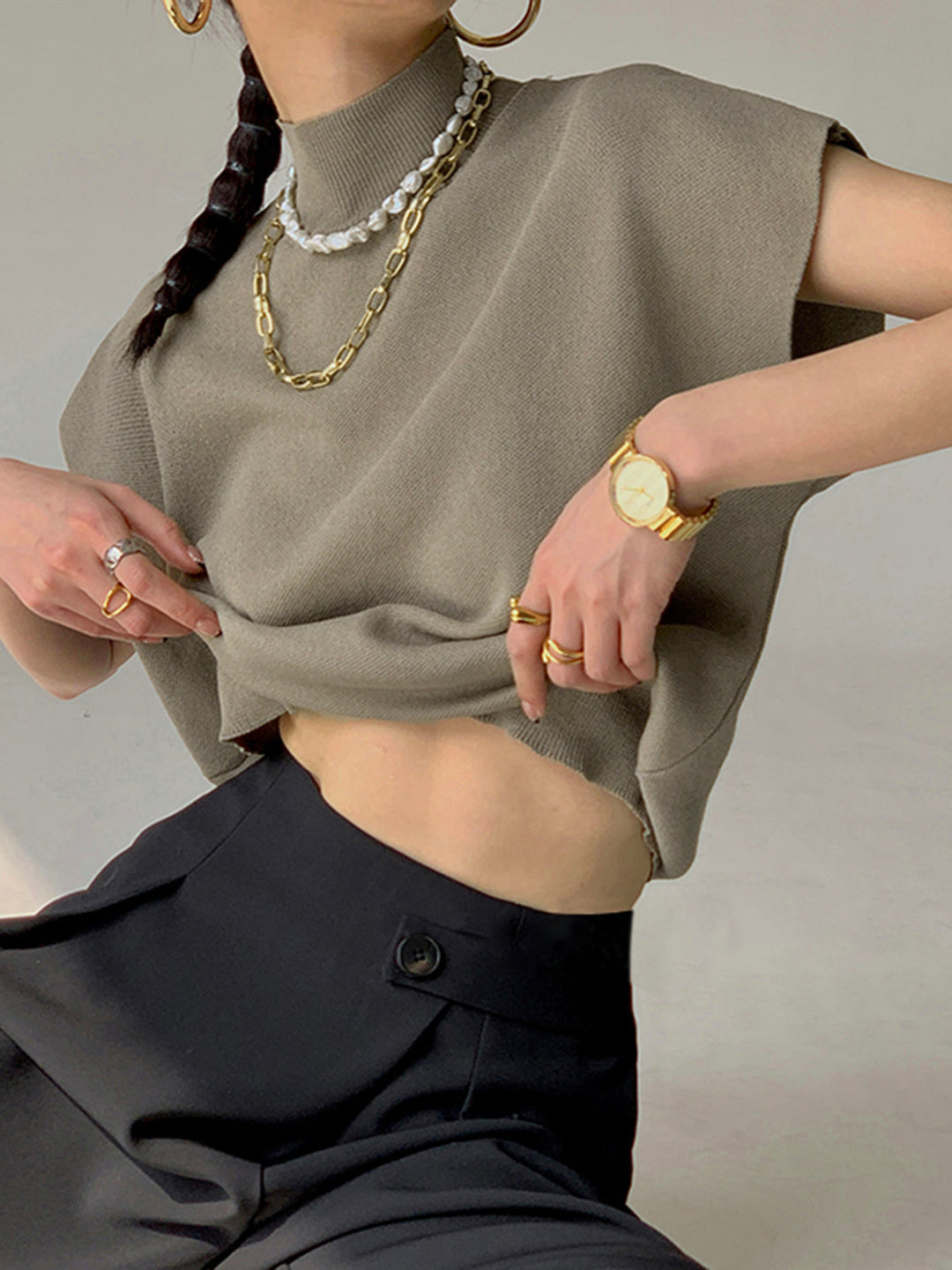 Monica Secrets | Sleeveless High Neck Top - Elegant Loose Fit - Casual Chic Design