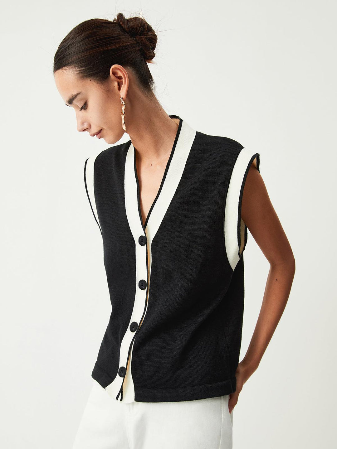 Monica Secrets | Contrast Trim Sweater Vest