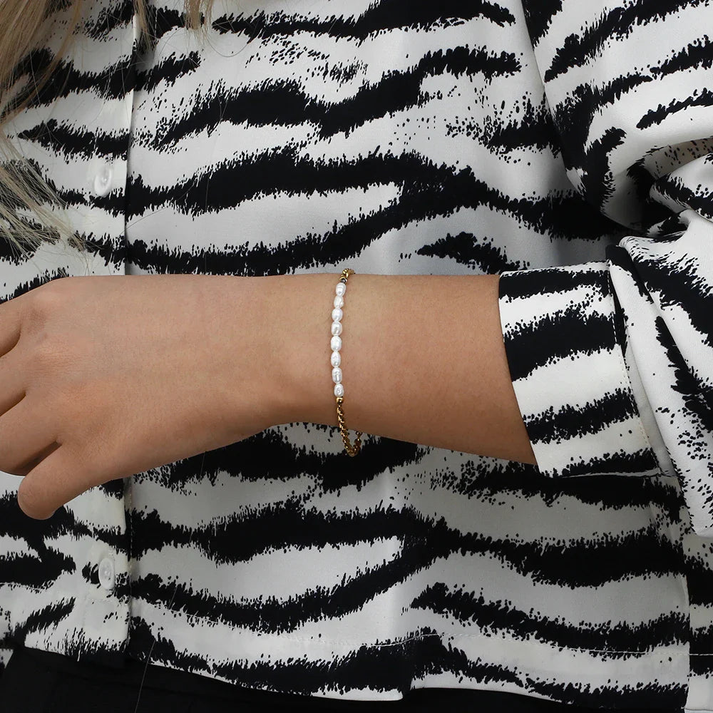 Classic Twist Pearl Circle Lock Bracelet