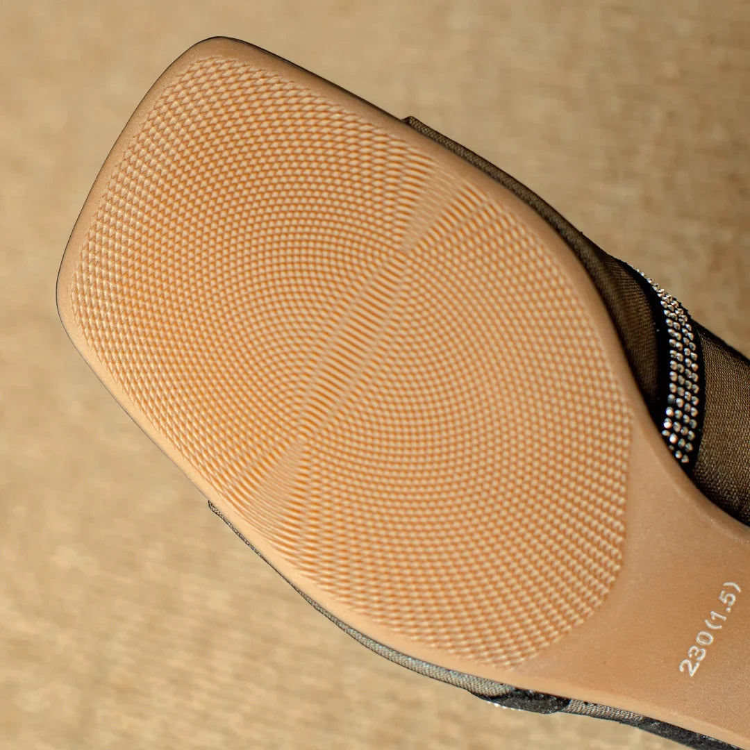 Monica Secrets | Heels