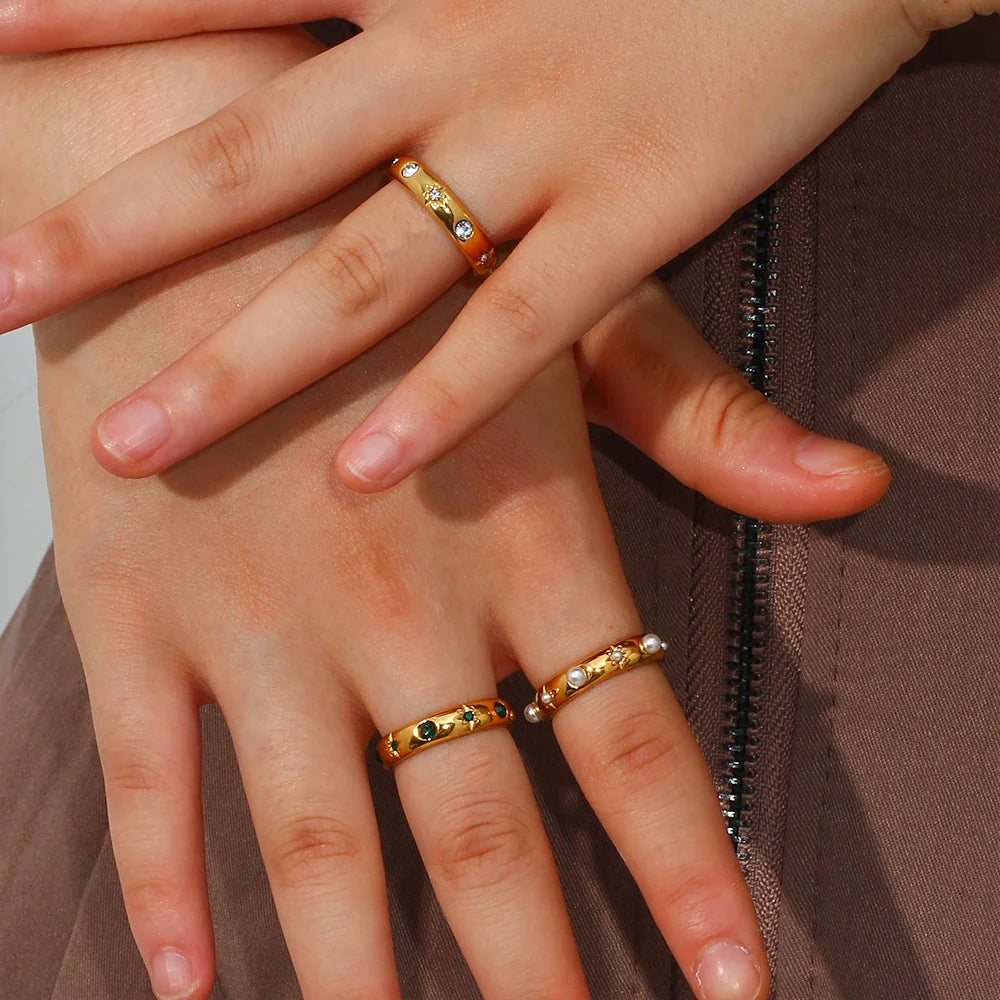 18k Star & Stone Embedded Ring