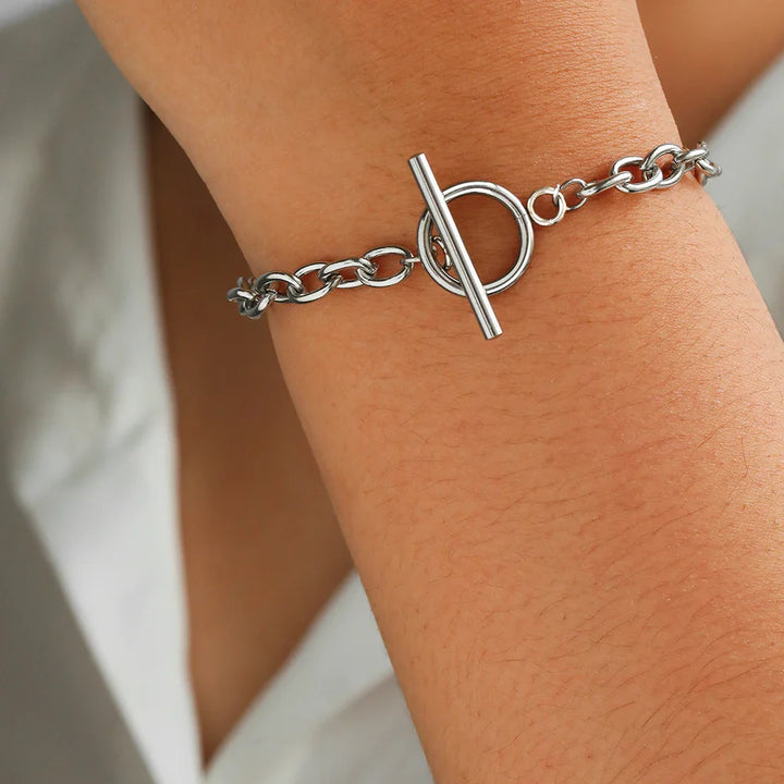 Classy Paperclip Circle Bar Clasp Bracelet