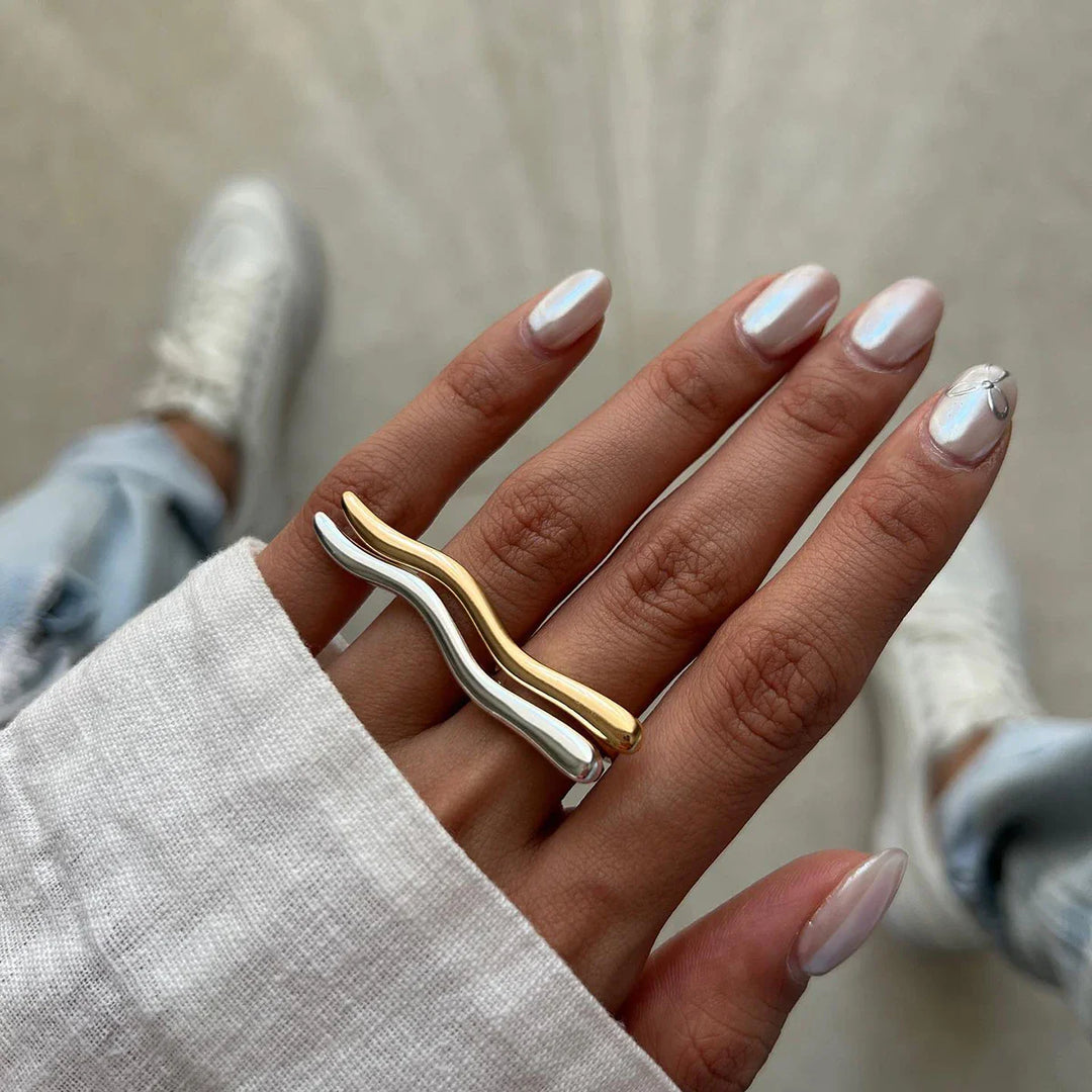 Distinct Bar Ripple Ring