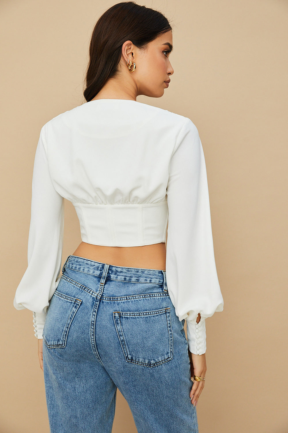 AmyVictoria | Cropped Top – Deep V-Neck – Lace-Up Closure – Long Sleeves – Elegant Fit
