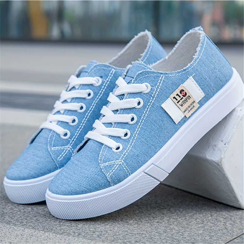 Monica Secrets | Timeless Low-Top Sneakers